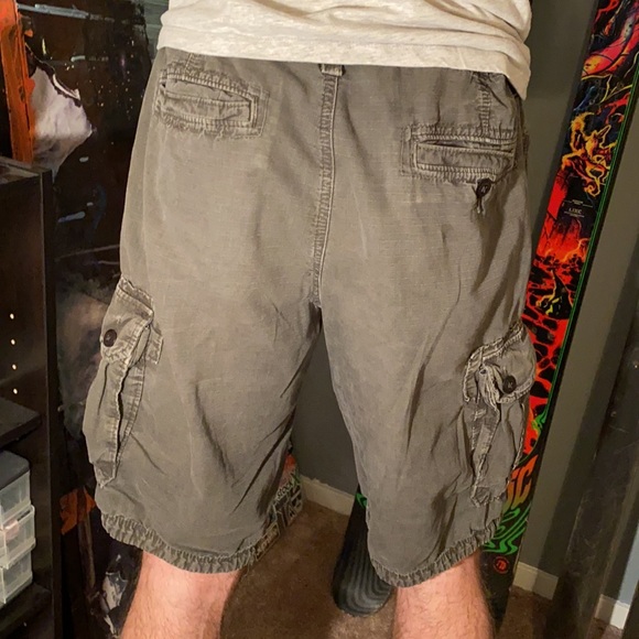 American Eagle Olive Green Cargo shorts - Picture 2 of 8